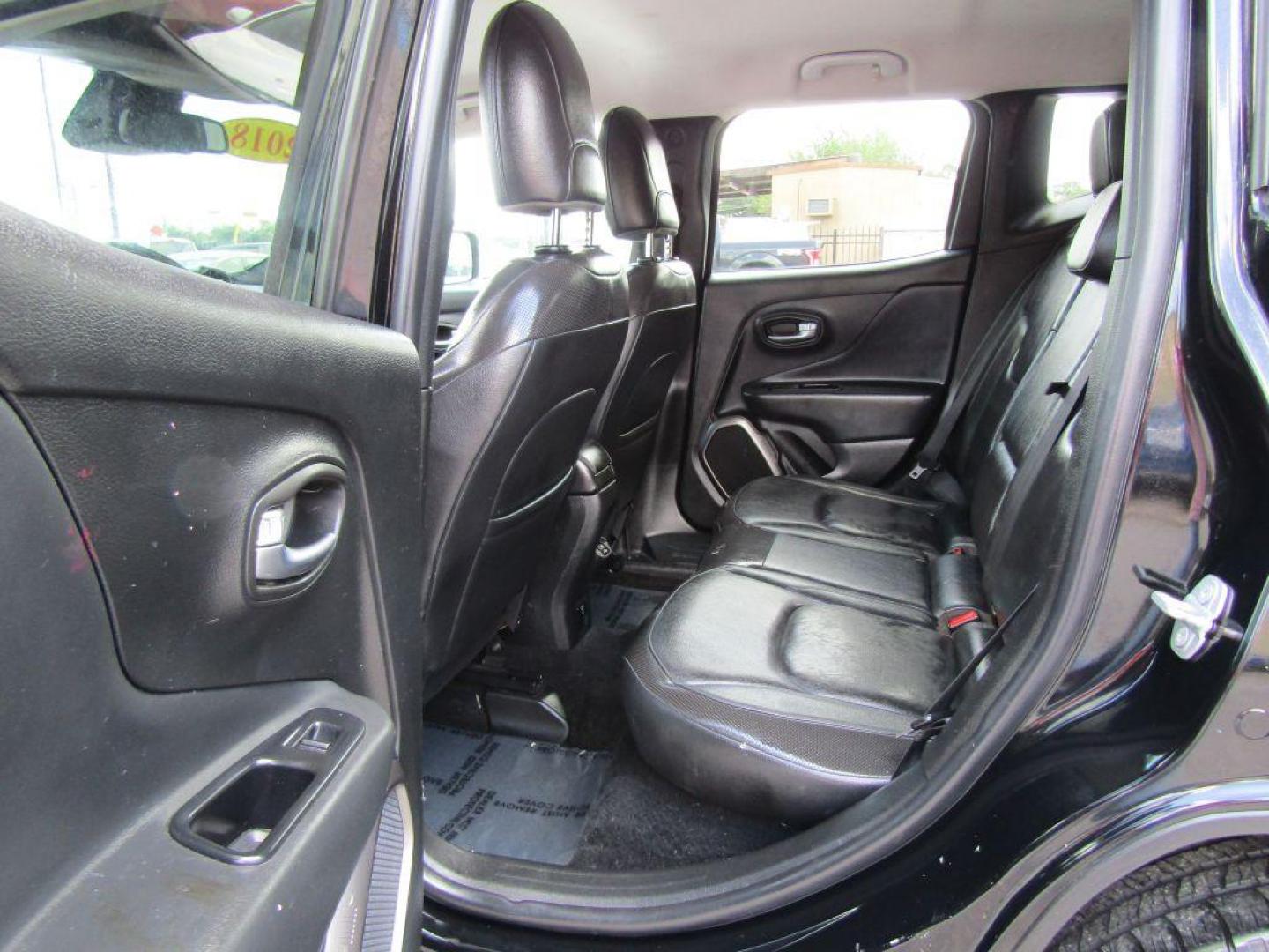 2018 BLACK JEEP RENEGADE LIMITED (ZACCJADBXJP) with an 2.4L engine, Automatic transmission, located at 830 E. Canino Rd., Houston, TX, 77037, (281) 405-0440, 38.358219, -81.729942 - VENGA A VISITARNOS A CANINO AUTO SALES. ENTRE CAMINANDO Y SALGA MANEJANDO. APROVACION GARANTIZADA CON REQUISITOS MINIMOS! PREGUNTEN POR JESSICA, MAY, O CARRIE PARA SU APROBACION SEGURA. ??830 E CANINO RD HOUSTON TX 77037 ??(281) 405-0440 come visit us today!! walk in/ drive out in minutes! - Photo#7