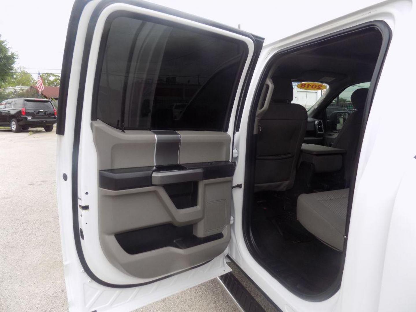 2018 WHITE FORD F150 SUPERCREW (1FTFW1E58JK) with an 5.0L engine, Automatic transmission, located at 830 E. Canino Rd., Houston, TX, 77037, (281) 405-0440, 38.358219, -81.729942 - VENGA A VISITARNOS A CANINO AUTO SALES. ENTRE CAMINANDO Y SALGA MANEJANDO. APROVACION GARANTIZADA CON REQUISITOS MINIMOS! PREGUNTEN POR JESSICA, MAY, O CARRIE PARA SU APROBACION SEGURA. ??830 E CANINO RD HOUSTON TX 77037 ??(281) 405-0440 come visit us today!! walk in/ drive out in minutes! - Photo#18