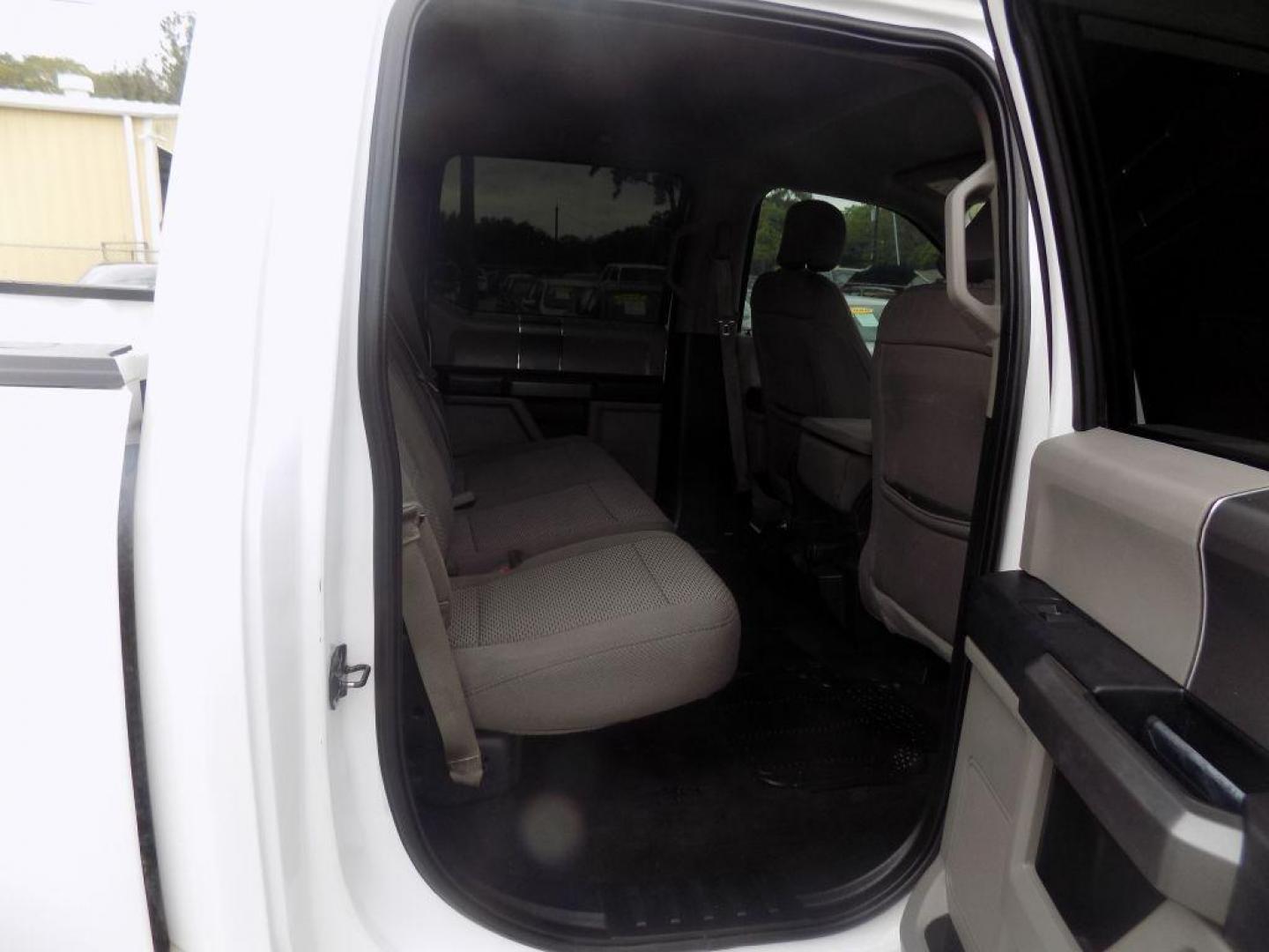 2018 WHITE FORD F150 SUPERCREW (1FTFW1E58JK) with an 5.0L engine, Automatic transmission, located at 830 E. Canino Rd., Houston, TX, 77037, (281) 405-0440, 38.358219, -81.729942 - VENGA A VISITARNOS A CANINO AUTO SALES. ENTRE CAMINANDO Y SALGA MANEJANDO. APROVACION GARANTIZADA CON REQUISITOS MINIMOS! PREGUNTEN POR JESSICA, MAY, O CARRIE PARA SU APROBACION SEGURA. ??830 E CANINO RD HOUSTON TX 77037 ??(281) 405-0440 come visit us today!! walk in/ drive out in minutes! - Photo#19