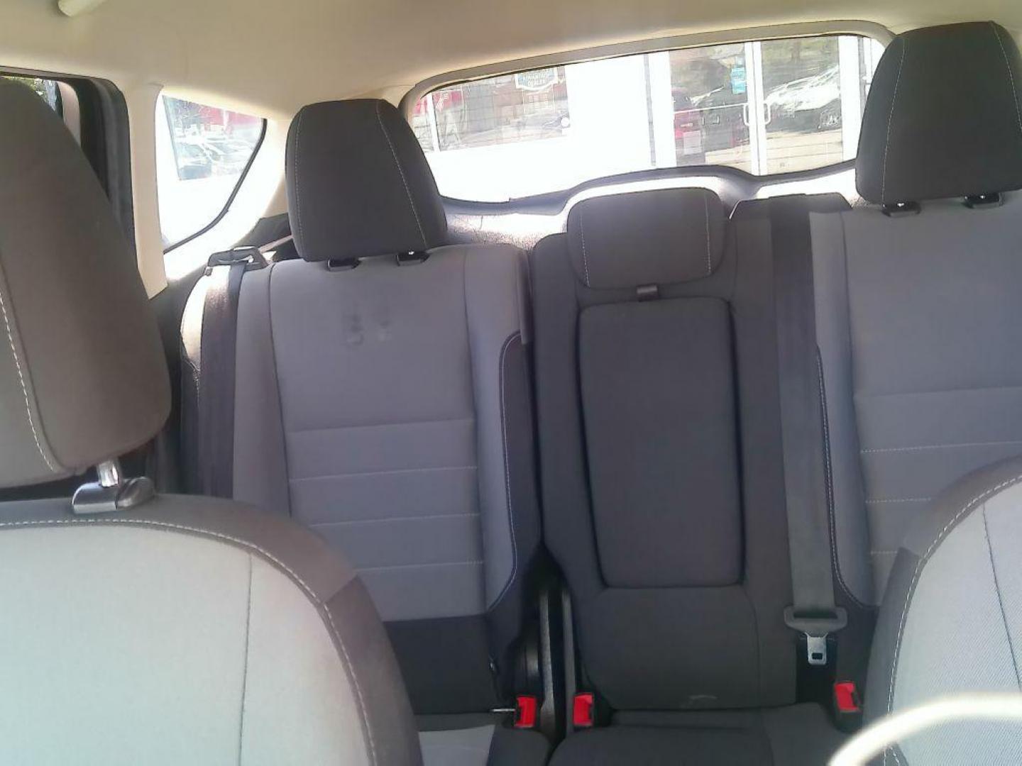 2016 RED FORD ESCAPE SE (1FMCU0GXXGU) with an 1.6L engine, Automatic transmission, located at 830 E. Canino Rd., Houston, TX, 77037, (281) 405-0440, 38.358219, -81.729942 - Photo#17