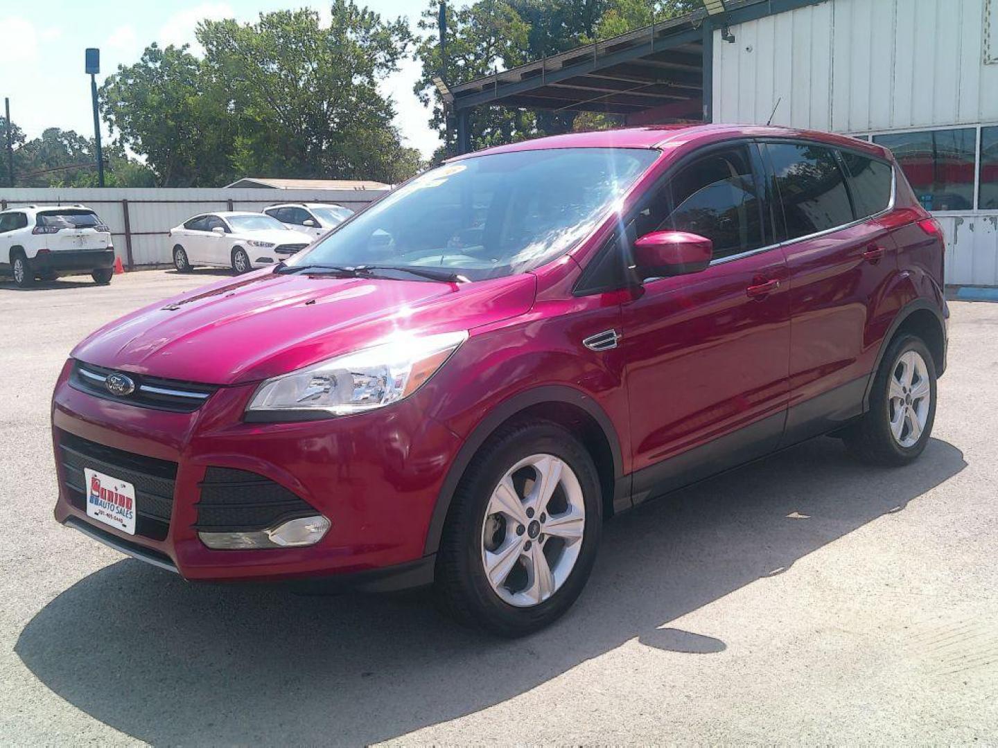 2016 RED FORD ESCAPE SE (1FMCU0GXXGU) with an 1.6L engine, Automatic transmission, located at 830 E. Canino Rd., Houston, TX, 77037, (281) 405-0440, 38.358219, -81.729942 - Photo#1