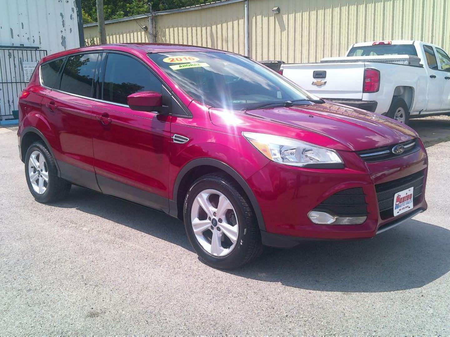2016 RED FORD ESCAPE SE (1FMCU0GXXGU) with an 1.6L engine, Automatic transmission, located at 830 E. Canino Rd., Houston, TX, 77037, (281) 405-0440, 38.358219, -81.729942 - Photo#4
