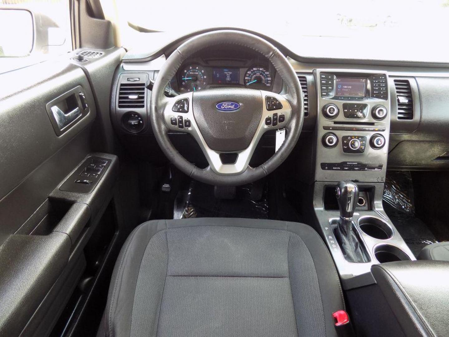 2018 SILVER FORD FLEX SE (2FMGK5B82JB) with an 3.5L engine, Automatic transmission, located at 830 E. Canino Rd., Houston, TX, 77037, (281) 405-0440, 38.358219, -81.729942 - Photo#15