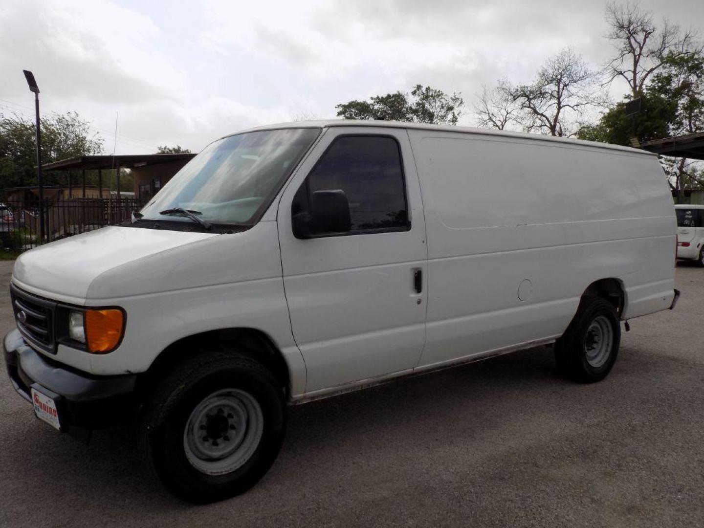 2005 WHITE FORD ECONOLINE E250 VAN (1FTNS24L35H) with an 5.4L engine, Automatic transmission, located at 830 E. Canino Rd., Houston, TX, 77037, (281) 405-0440, 38.358219, -81.729942 - Photo#1