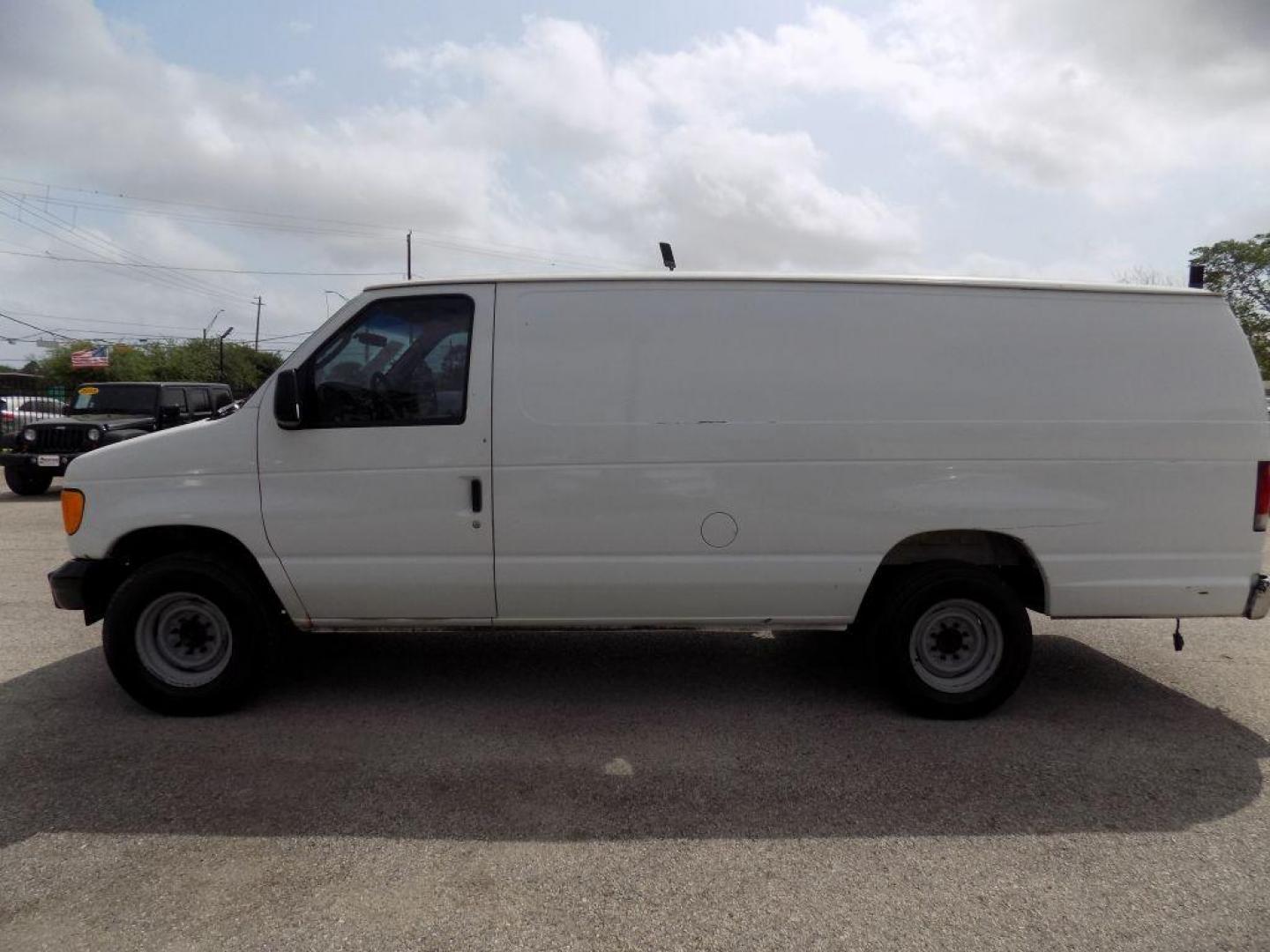 2005 WHITE FORD ECONOLINE E250 VAN (1FTNS24L35H) with an 5.4L engine, Automatic transmission, located at 830 E. Canino Rd., Houston, TX, 77037, (281) 405-0440, 38.358219, -81.729942 - Photo#2