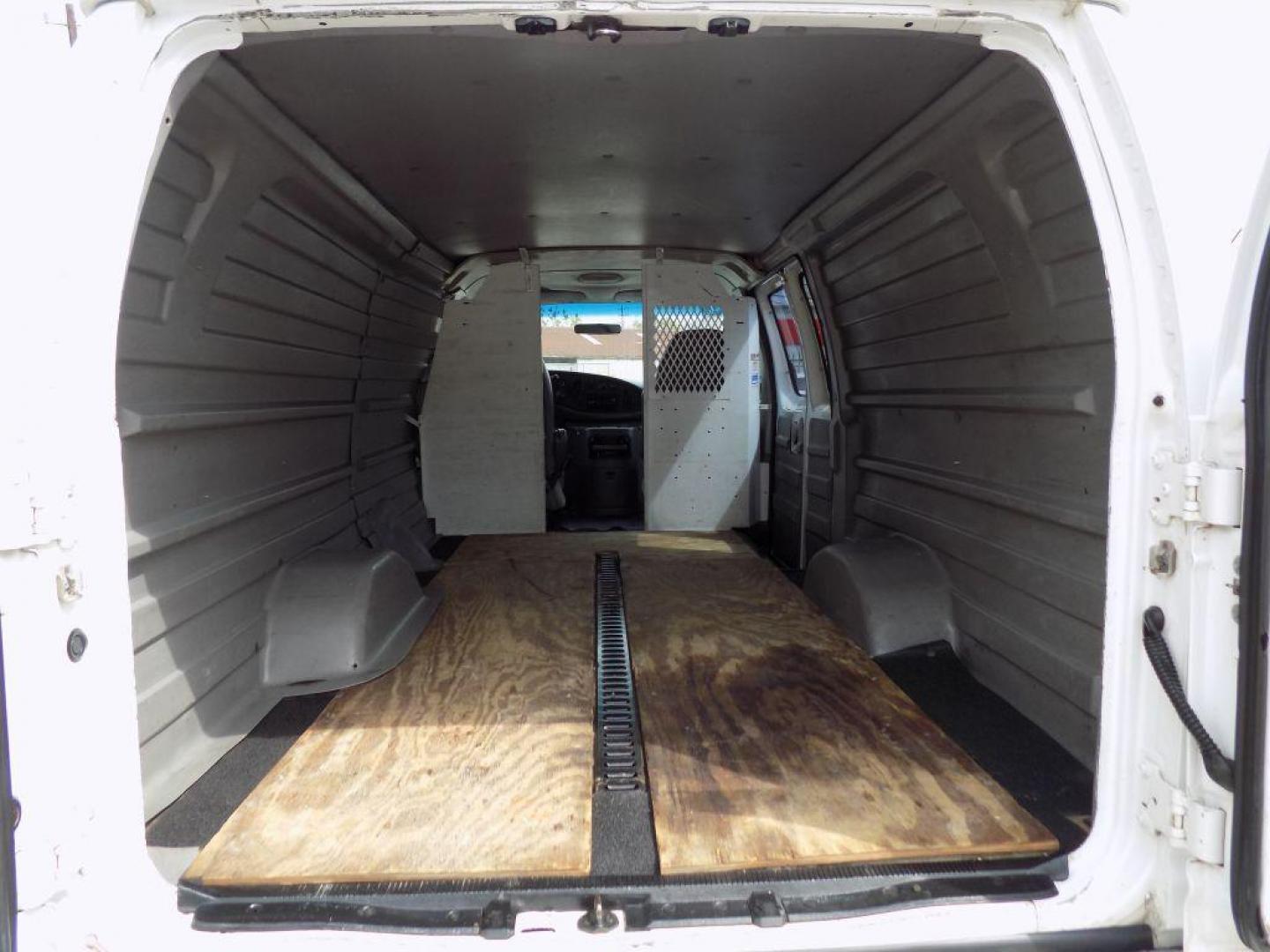 2005 WHITE FORD ECONOLINE E250 VAN (1FTNS24L35H) with an 5.4L engine, Automatic transmission, located at 830 E. Canino Rd., Houston, TX, 77037, (281) 405-0440, 38.358219, -81.729942 - Photo#12