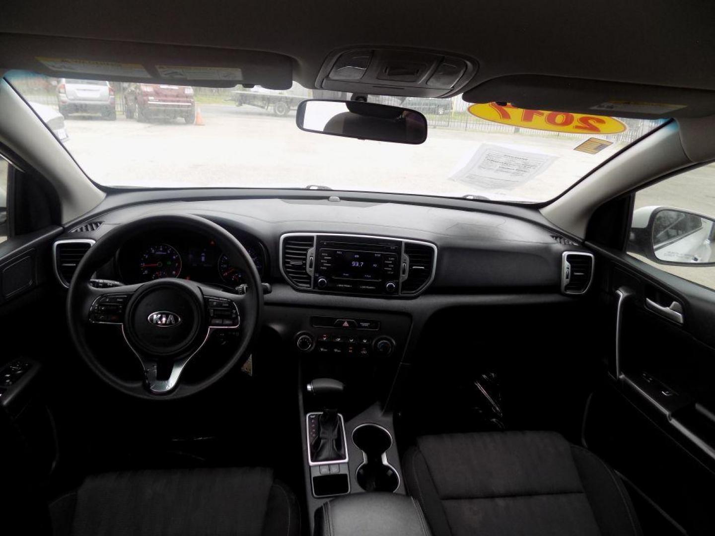 2017 WHITE KIA SPORTAGE LX (KNDPM3AC4H7) with an 2.4L engine, Automatic transmission, located at 830 E. Canino Rd., Houston, TX, 77037, (281) 405-0440, 38.358219, -81.729942 - VENGA A VISITARNOS A CANINO AUTO SALES. ENTRE CAMINANDO Y SALGA MANEJANDO. APROVACION GARANTIZADA CON REQUISITOS MINIMOS! PREGUNTEN POR JESSICA, MAY, O CARRIE PARA SU APROBACION SEGURA. ??830 E CANINO RD HOUSTON TX 77037 ??(281) 405-0440 come visit us today!! walk in/ drive out in minutes! - Photo#10