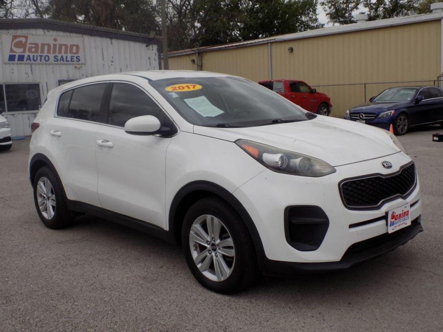 2017 WHITE KIA SPORTAGE LX (KNDPM3AC4H7) with an 2.4L engine, Automatic transmission, located at 830 E. Canino Rd., Houston, TX, 77037, (281) 405-0440, 38.358219, -81.729942 - VENGA A VISITARNOS A CANINO AUTO SALES. ENTRE CAMINANDO Y SALGA MANEJANDO. APROVACION GARANTIZADA CON REQUISITOS MINIMOS! PREGUNTEN POR JESSICA, MAY, O CARRIE PARA SU APROBACION SEGURA. ??830 E CANINO RD HOUSTON TX 77037 ??(281) 405-0440 come visit us today!! walk in/ drive out in minutes! - Photo#25