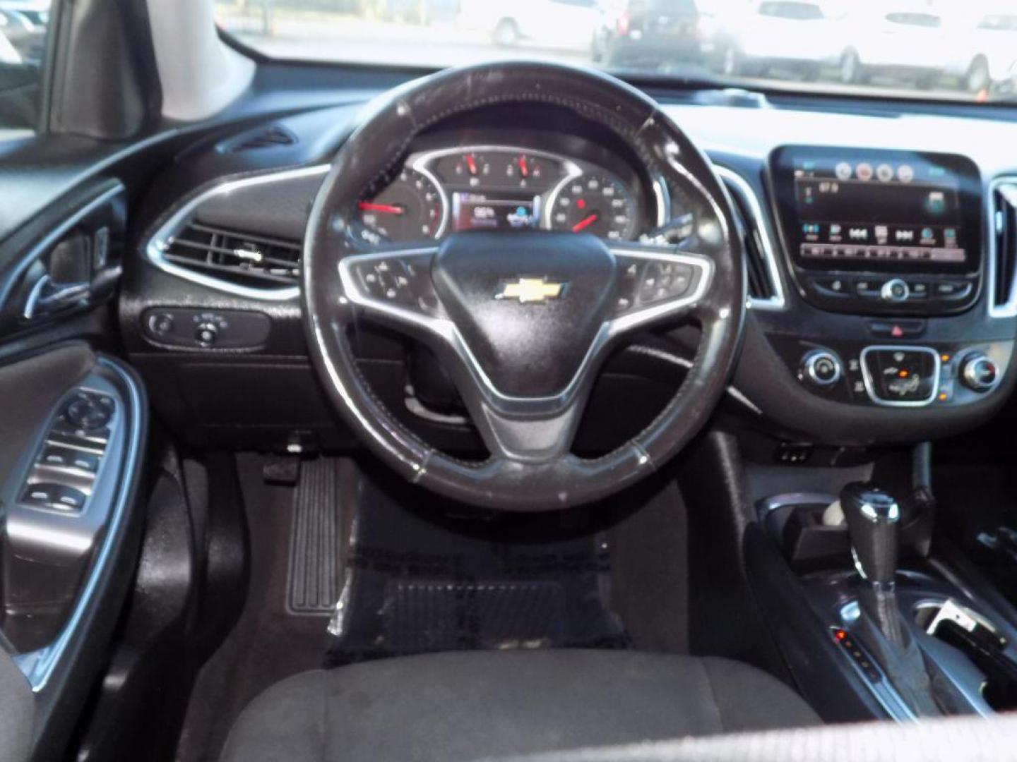 2018 GOLD CHEVROLET MALIBU LT (1G1ZD5ST3JF) with an 1.5L engine, Automatic transmission, located at 830 E. Canino Rd., Houston, TX, 77037, (281) 405-0440, 38.358219, -81.729942 - Photo#12