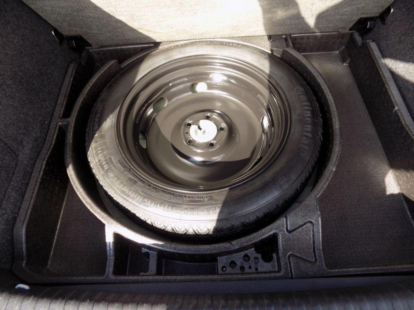 2016 WHITE VOLKSWAGEN TIGUAN S (WVGAV7AX4GW) with an 2.0L engine, Automatic transmission, located at 830 E. Canino Rd., Houston, TX, 77037, (281) 405-0440, 38.358219, -81.729942 - Photo#19