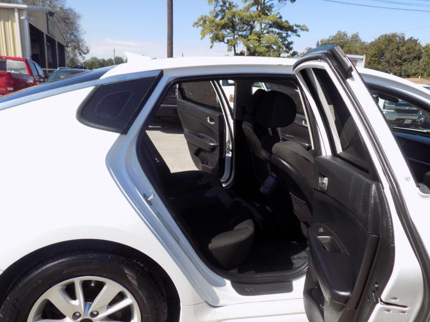 2019 WHITE KIA OPTIMA LX (5XXGT4L3XKG) with an 2.4L engine, Automatic transmission, located at 830 E. Canino Rd., Houston, TX, 77037, (281) 405-0440, 38.358219, -81.729942 - Photo#12