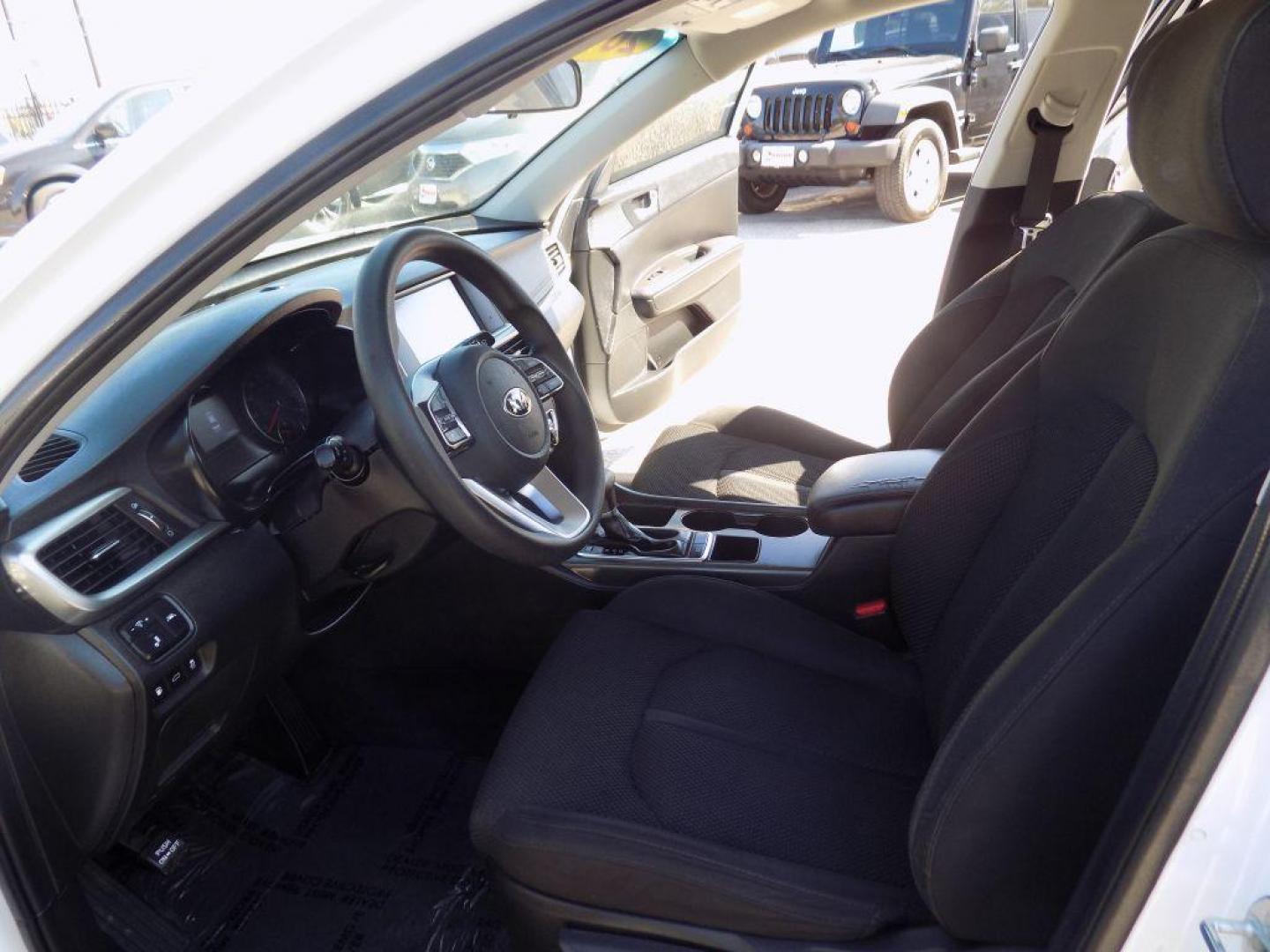 2019 WHITE KIA OPTIMA LX (5XXGT4L3XKG) with an 2.4L engine, Automatic transmission, located at 830 E. Canino Rd., Houston, TX, 77037, (281) 405-0440, 38.358219, -81.729942 - Photo#18