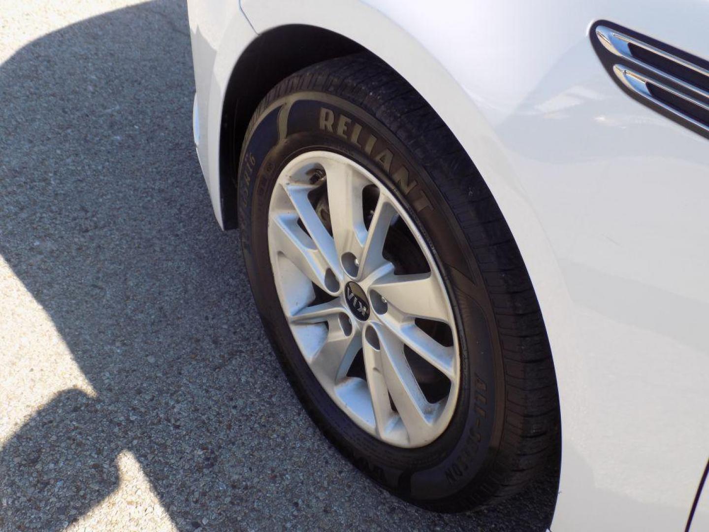 2019 WHITE KIA OPTIMA LX (5XXGT4L3XKG) with an 2.4L engine, Automatic transmission, located at 830 E. Canino Rd., Houston, TX, 77037, (281) 405-0440, 38.358219, -81.729942 - Photo#23