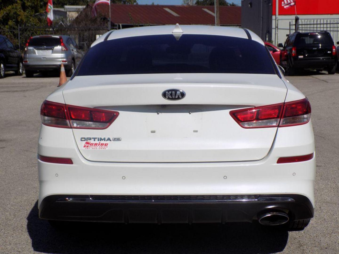 2019 WHITE KIA OPTIMA LX (5XXGT4L3XKG) with an 2.4L engine, Automatic transmission, located at 830 E. Canino Rd., Houston, TX, 77037, (281) 405-0440, 38.358219, -81.729942 - Photo#3