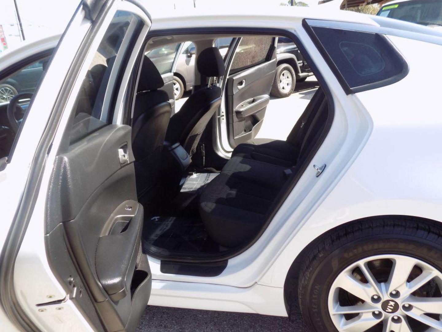 2019 WHITE KIA OPTIMA LX (5XXGT4L3XKG) with an 2.4L engine, Automatic transmission, located at 830 E. Canino Rd., Houston, TX, 77037, (281) 405-0440, 38.358219, -81.729942 - Photo#8