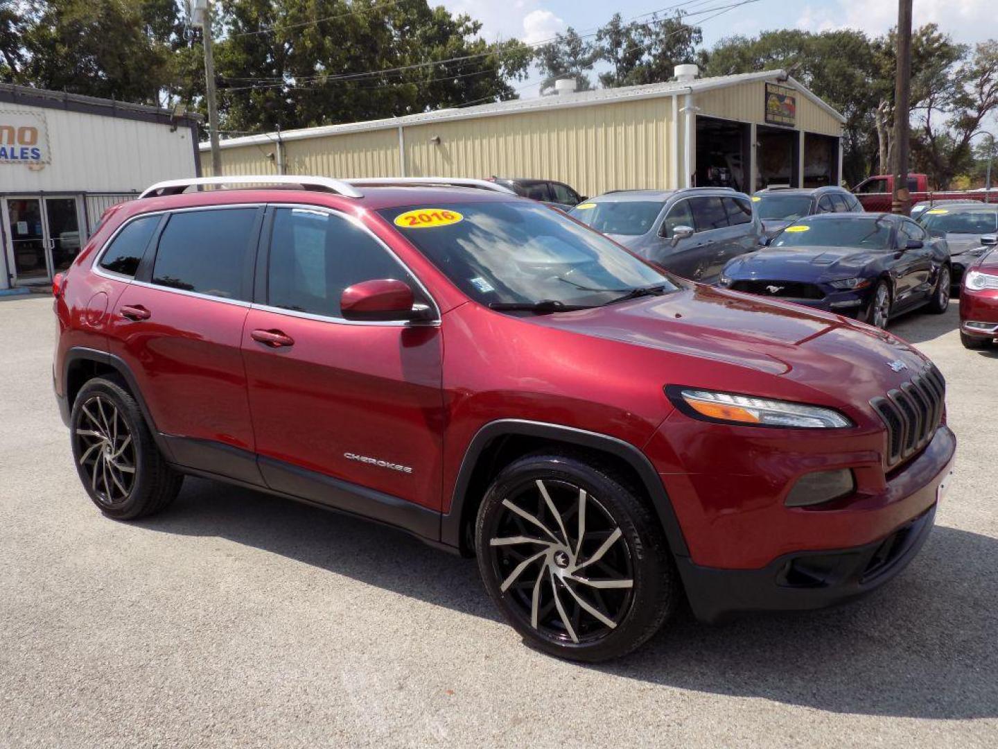 2016 RED JEEP CHEROKEE LATITUDE (1C4PJLCB9GW) with an 2.4L engine, Automatic transmission, located at 830 E. Canino Rd., Houston, TX, 77037, (281) 405-0440, 38.358219, -81.729942 - Photo#7