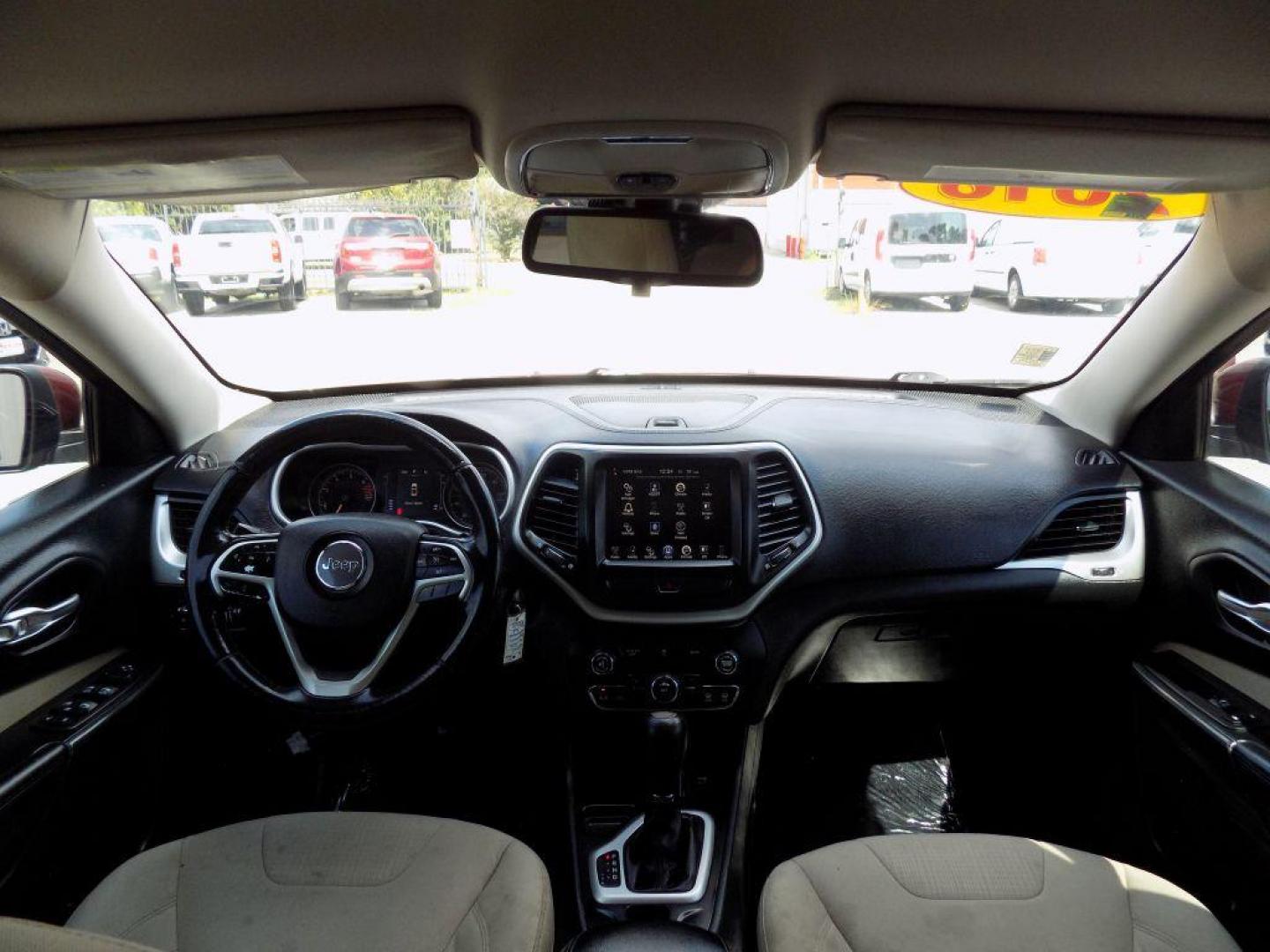 2016 RED JEEP CHEROKEE LATITUDE (1C4PJLCB9GW) with an 2.4L engine, Automatic transmission, located at 830 E. Canino Rd., Houston, TX, 77037, (281) 405-0440, 38.358219, -81.729942 - Photo#19