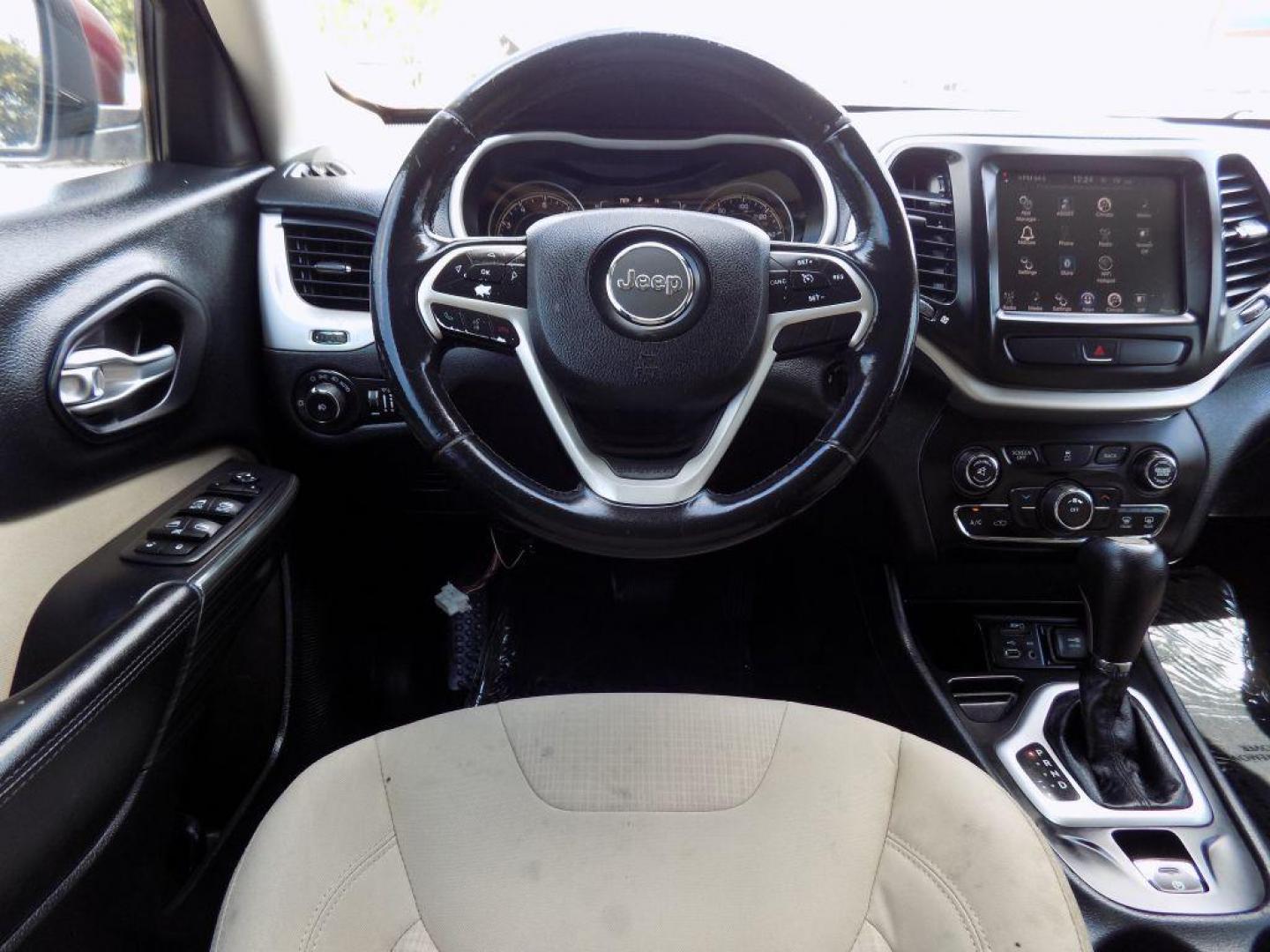 2016 RED JEEP CHEROKEE LATITUDE (1C4PJLCB9GW) with an 2.4L engine, Automatic transmission, located at 830 E. Canino Rd., Houston, TX, 77037, (281) 405-0440, 38.358219, -81.729942 - Photo#20