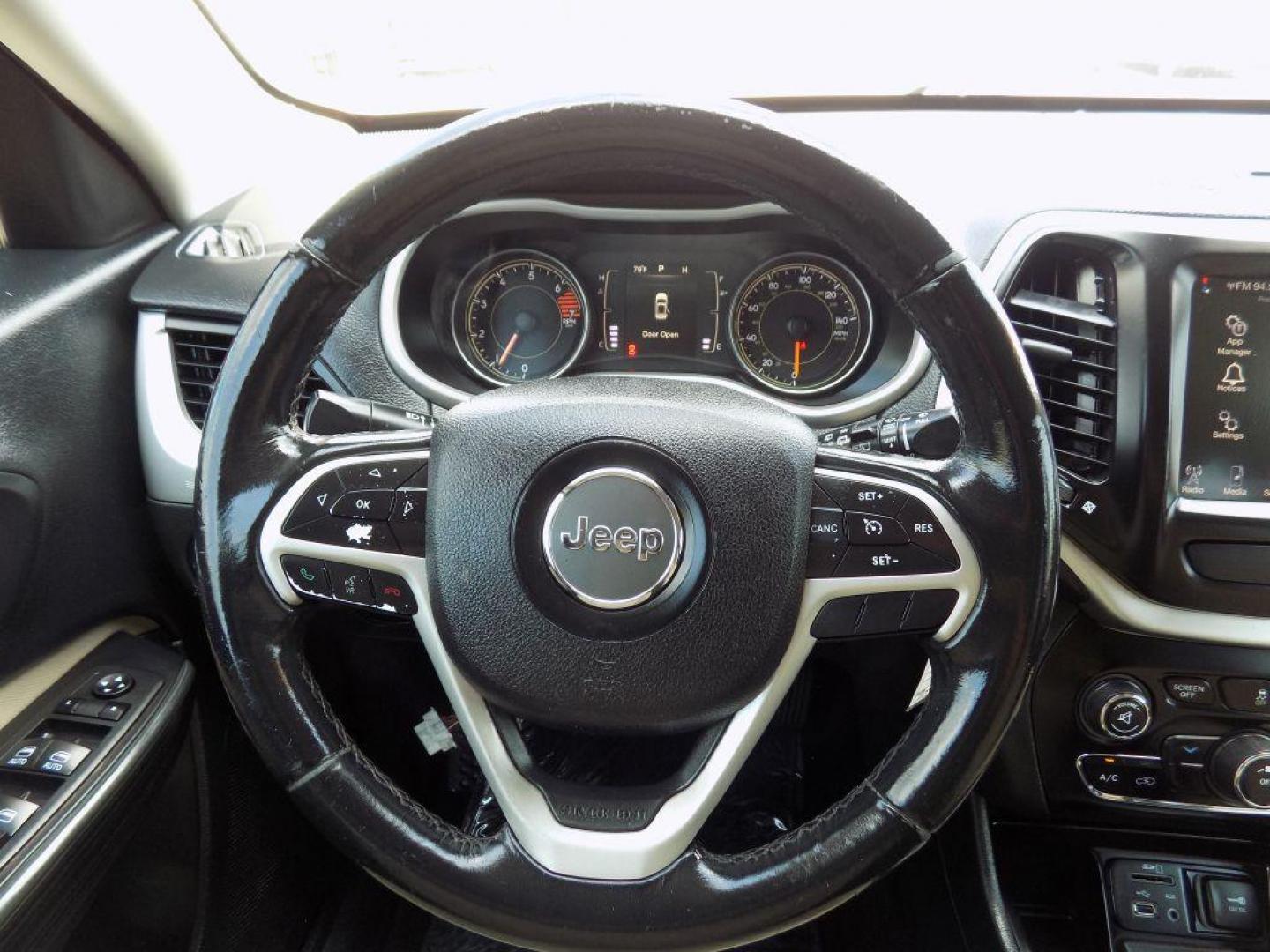 2016 RED JEEP CHEROKEE LATITUDE (1C4PJLCB9GW) with an 2.4L engine, Automatic transmission, located at 830 E. Canino Rd., Houston, TX, 77037, (281) 405-0440, 38.358219, -81.729942 - Photo#21