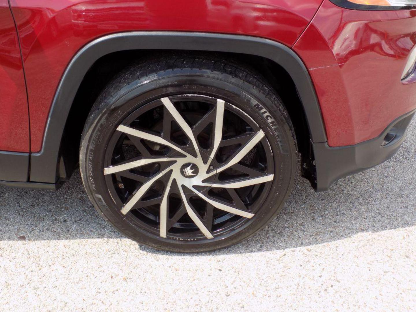 2016 RED JEEP CHEROKEE LATITUDE (1C4PJLCB9GW) with an 2.4L engine, Automatic transmission, located at 830 E. Canino Rd., Houston, TX, 77037, (281) 405-0440, 38.358219, -81.729942 - Photo#23