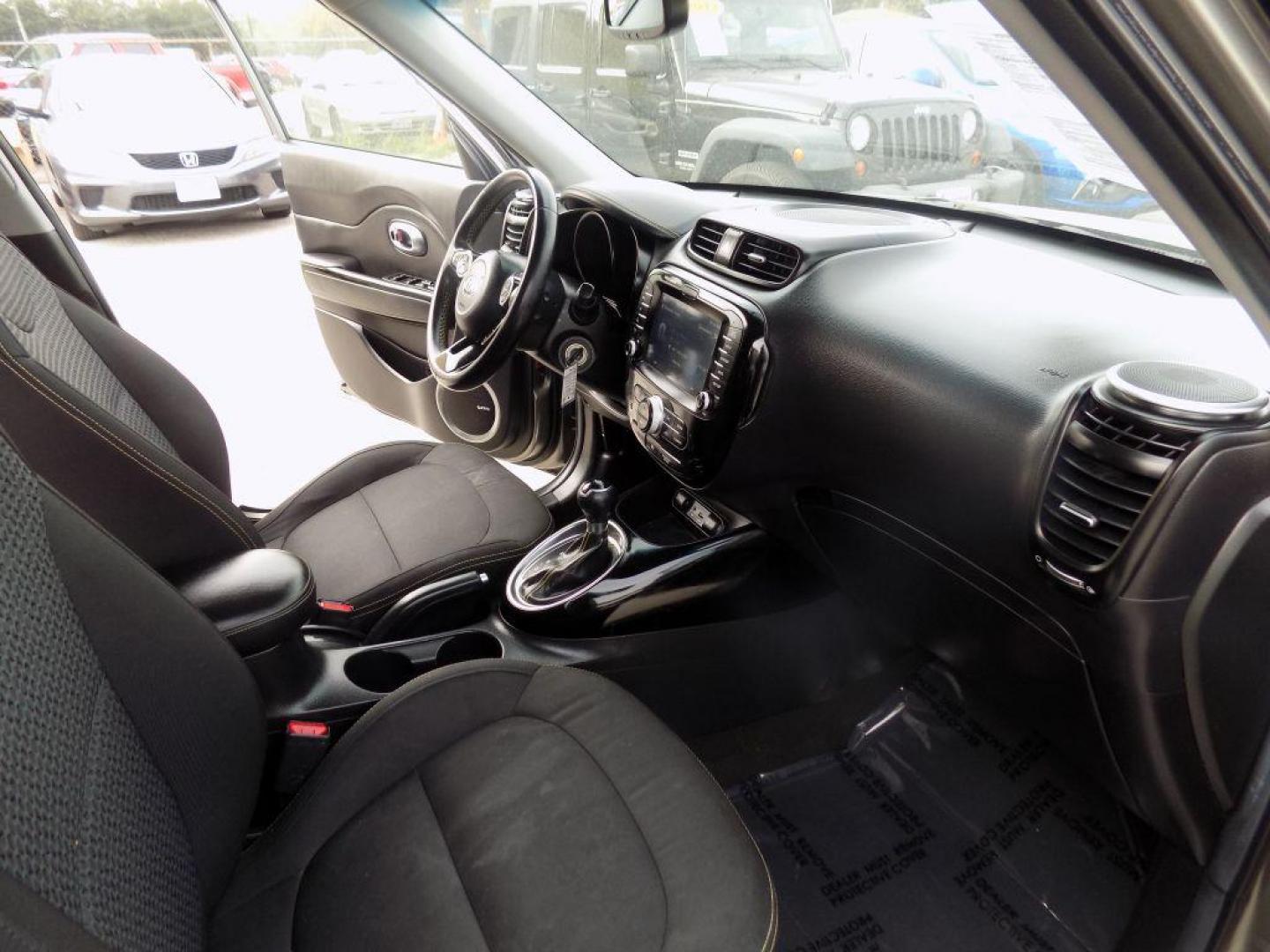 2016 GRAY KIA SOUL + (KNDJP3A56G7) with an 2.0L engine, Automatic transmission, located at 830 E. Canino Rd., Houston, TX, 77037, (281) 405-0440, 38.358219, -81.729942 - Photo#16