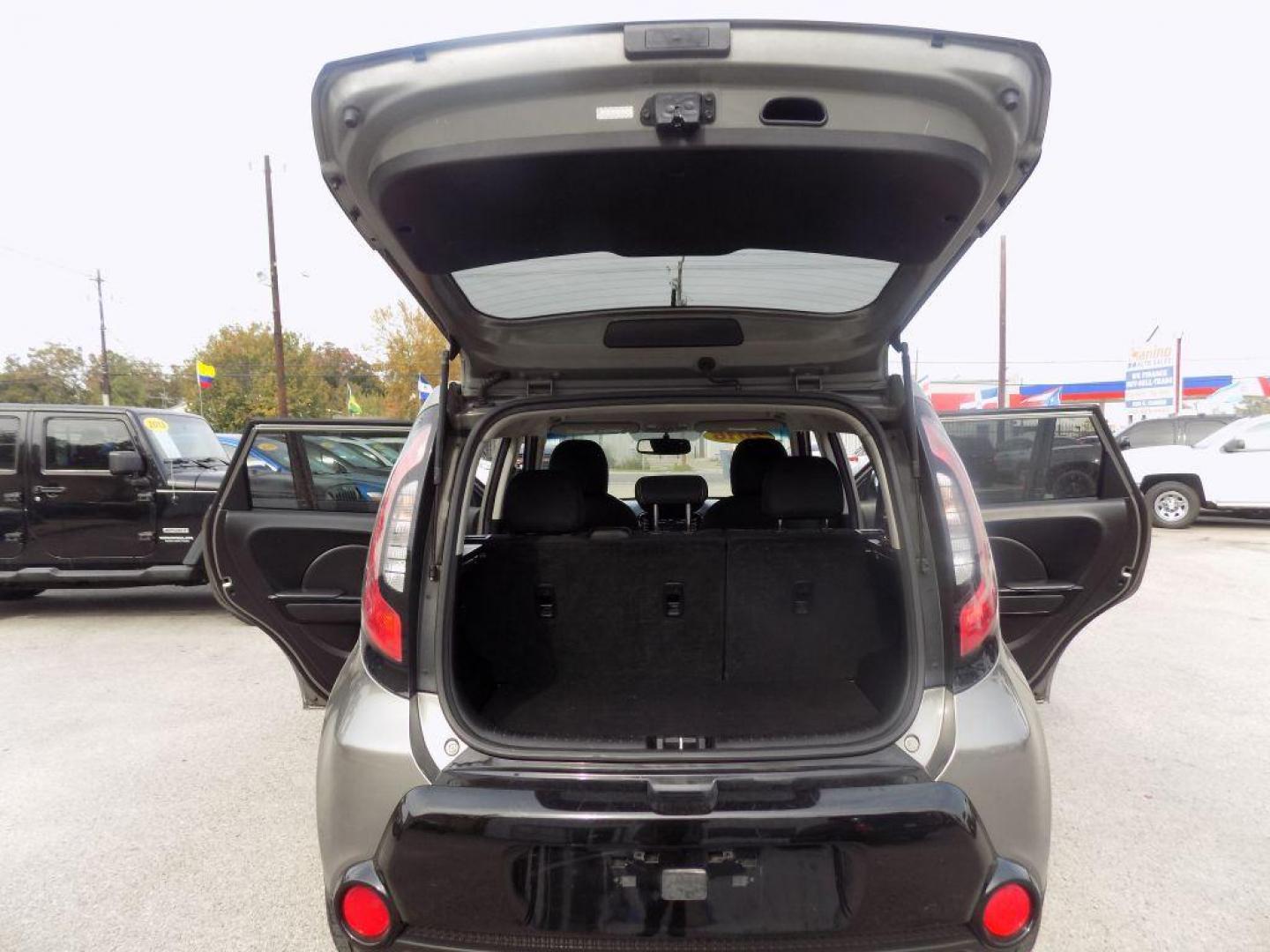 2016 GRAY KIA SOUL + (KNDJP3A56G7) with an 2.0L engine, Automatic transmission, located at 830 E. Canino Rd., Houston, TX, 77037, (281) 405-0440, 38.358219, -81.729942 - Photo#24