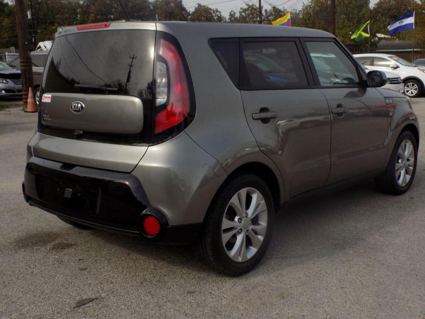 2016 GRAY KIA SOUL + (KNDJP3A56G7) with an 2.0L engine, Automatic transmission, located at 830 E. Canino Rd., Houston, TX, 77037, (281) 405-0440, 38.358219, -81.729942 - Photo#3