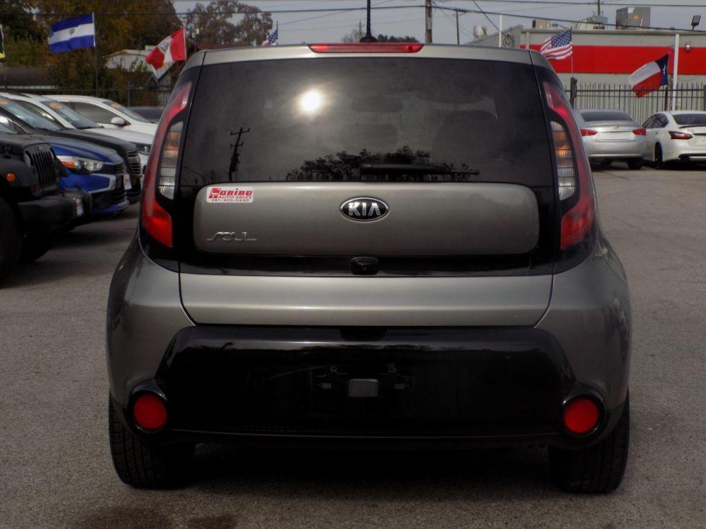 2016 GRAY KIA SOUL + (KNDJP3A56G7) with an 2.0L engine, Automatic transmission, located at 830 E. Canino Rd., Houston, TX, 77037, (281) 405-0440, 38.358219, -81.729942 - Photo#4