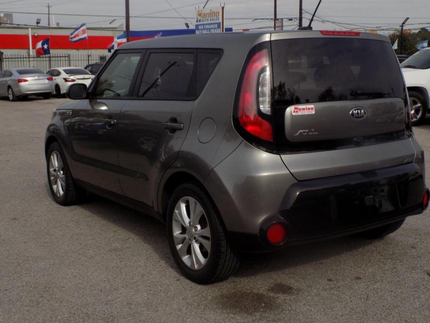 2016 GRAY KIA SOUL + (KNDJP3A56G7) with an 2.0L engine, Automatic transmission, located at 830 E. Canino Rd., Houston, TX, 77037, (281) 405-0440, 38.358219, -81.729942 - Photo#5
