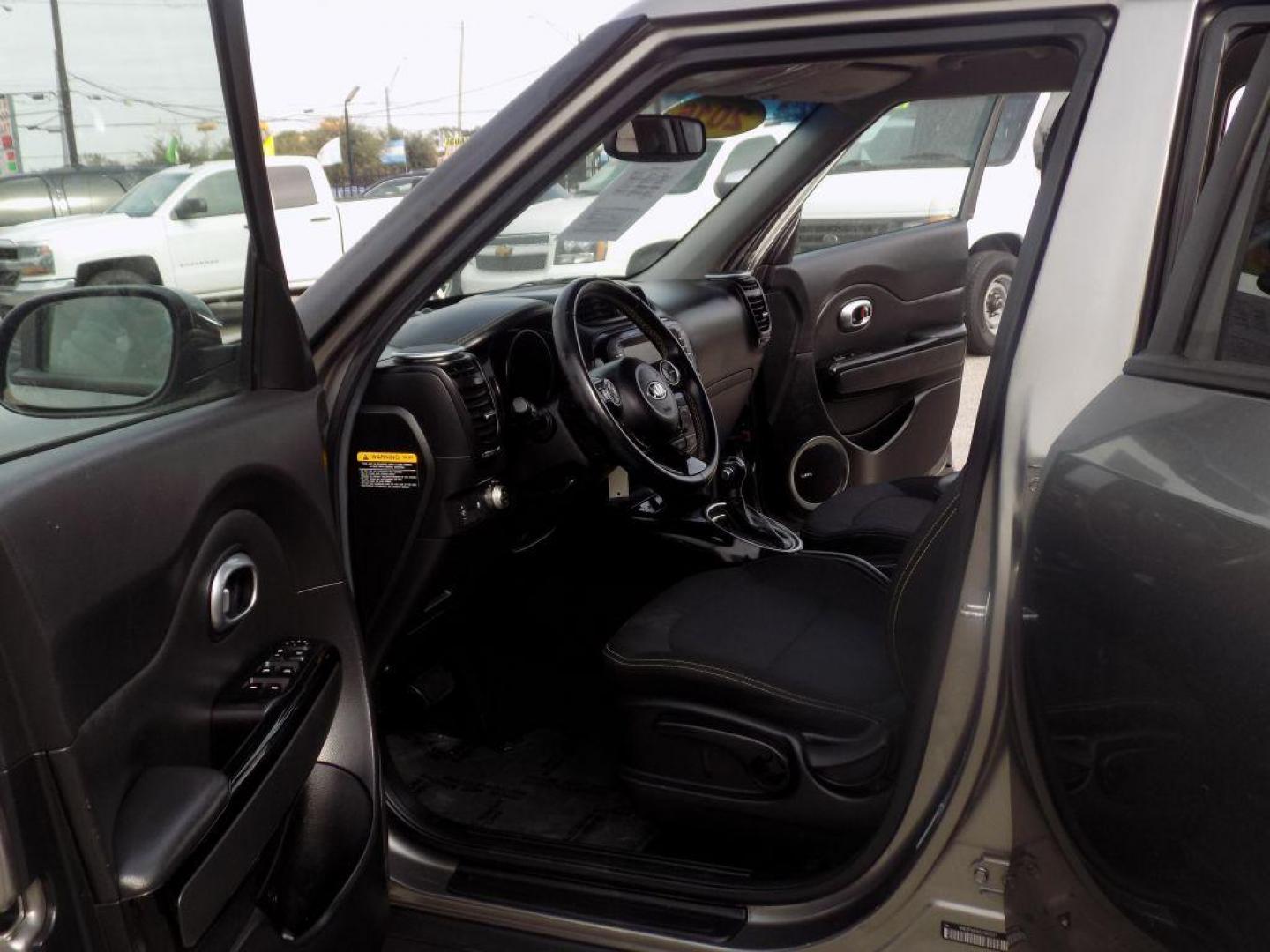 2016 GRAY KIA SOUL + (KNDJP3A56G7) with an 2.0L engine, Automatic transmission, located at 830 E. Canino Rd., Houston, TX, 77037, (281) 405-0440, 38.358219, -81.729942 - Photo#8