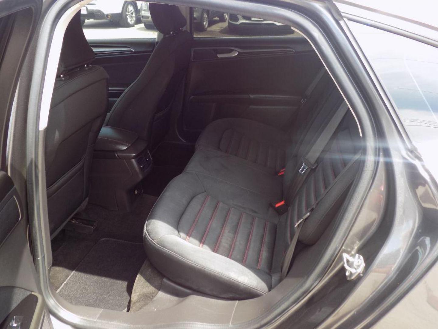 2016 GRAY FORD FUSION SE (3FA6P0H96GR) with an 2.0L engine, Automatic transmission, located at 830 E. Canino Rd., Houston, TX, 77037, (281) 405-0440, 38.358219, -81.729942 - Photo#13