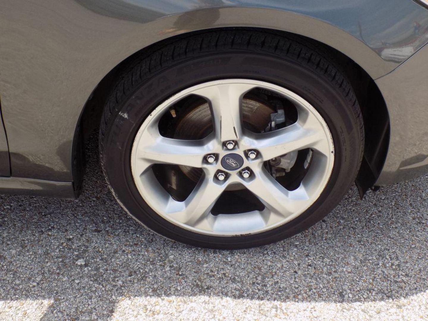 2016 GRAY FORD FUSION SE (3FA6P0H96GR) with an 2.0L engine, Automatic transmission, located at 830 E. Canino Rd., Houston, TX, 77037, (281) 405-0440, 38.358219, -81.729942 - Photo#19