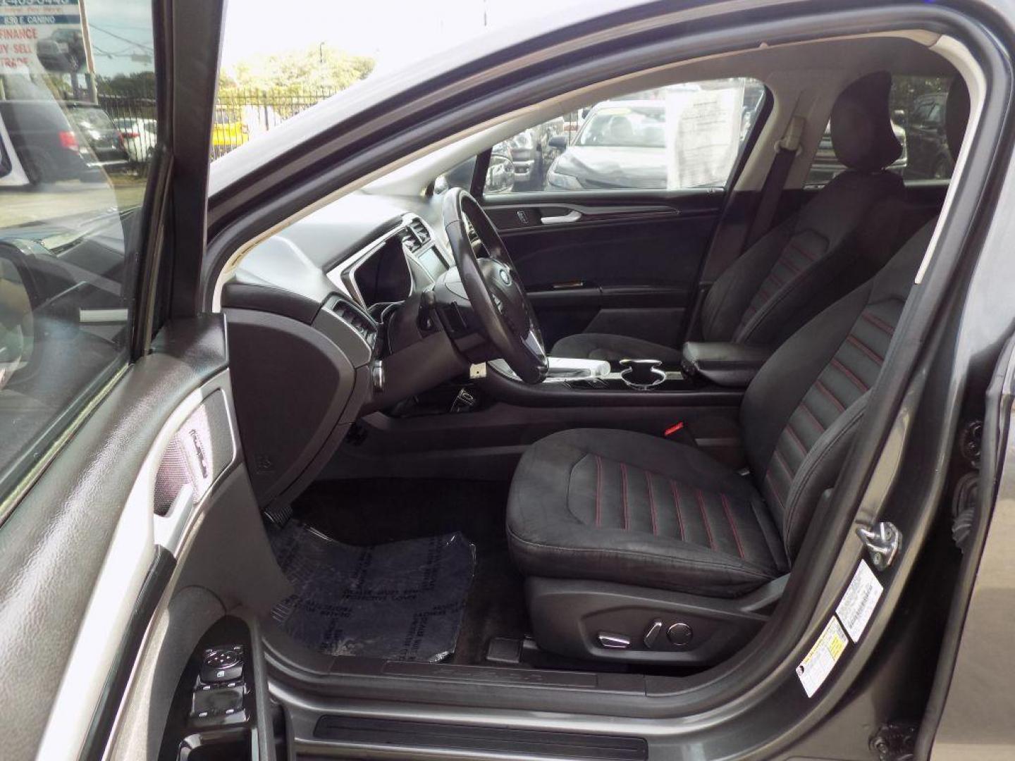 2016 GRAY FORD FUSION SE (3FA6P0H96GR) with an 2.0L engine, Automatic transmission, located at 830 E. Canino Rd., Houston, TX, 77037, (281) 405-0440, 38.358219, -81.729942 - Photo#9