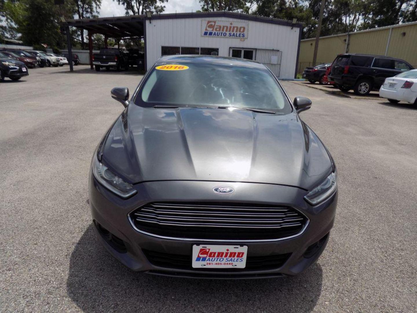 2016 GRAY FORD FUSION SE (3FA6P0H96GR) with an 2.0L engine, Automatic transmission, located at 830 E. Canino Rd., Houston, TX, 77037, (281) 405-0440, 38.358219, -81.729942 - Photo#0