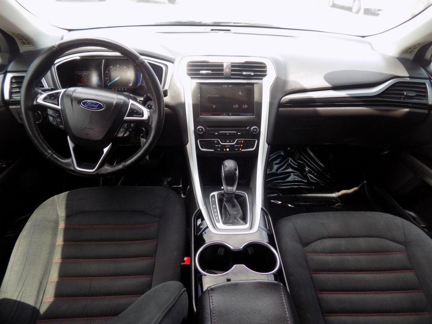 2016 GRAY FORD FUSION SE (3FA6P0H96GR) with an 2.0L engine, Automatic transmission, located at 830 E. Canino Rd., Houston, TX, 77037, (281) 405-0440, 38.358219, -81.729942 - Photo#14