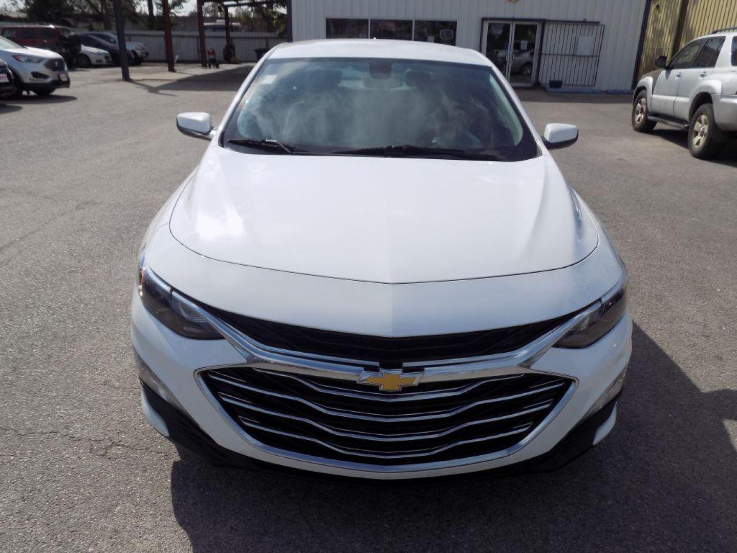 2020 WHITE CHEVROLET MALIBU LT (1G1ZD5ST9LF) with an 1.5L engine, Continuously Variable transmission, located at 830 E. Canino Rd., Houston, TX, 77037, (281) 405-0440, 38.358219, -81.729942 - Photo#0