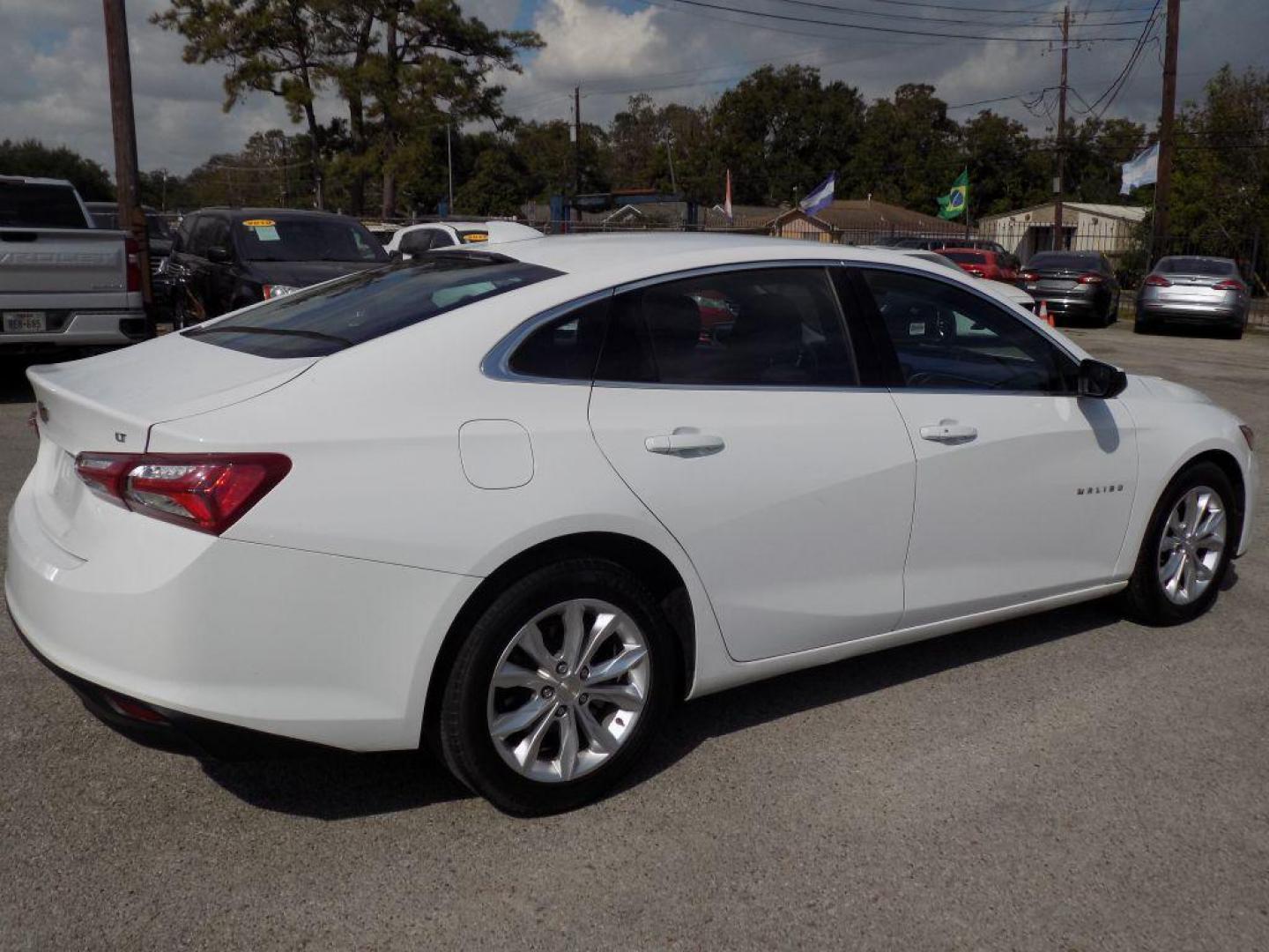 2020 WHITE CHEVROLET MALIBU LT (1G1ZD5ST9LF) with an 1.5L engine, Continuously Variable transmission, located at 830 E. Canino Rd., Houston, TX, 77037, (281) 405-0440, 38.358219, -81.729942 - Photo#1