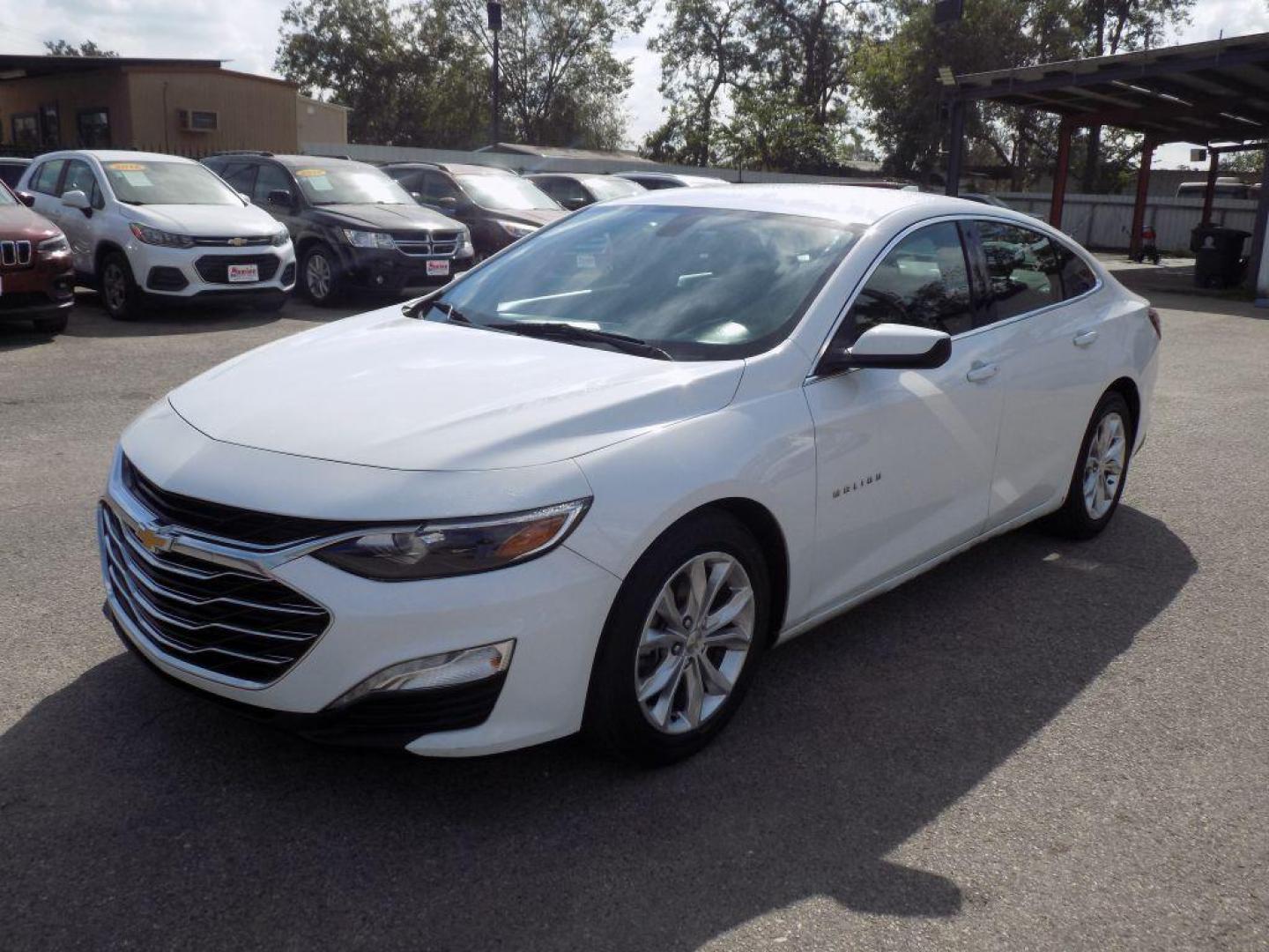 2020 WHITE CHEVROLET MALIBU LT (1G1ZD5ST9LF) with an 1.5L engine, Continuously Variable transmission, located at 830 E. Canino Rd., Houston, TX, 77037, (281) 405-0440, 38.358219, -81.729942 - Photo#3