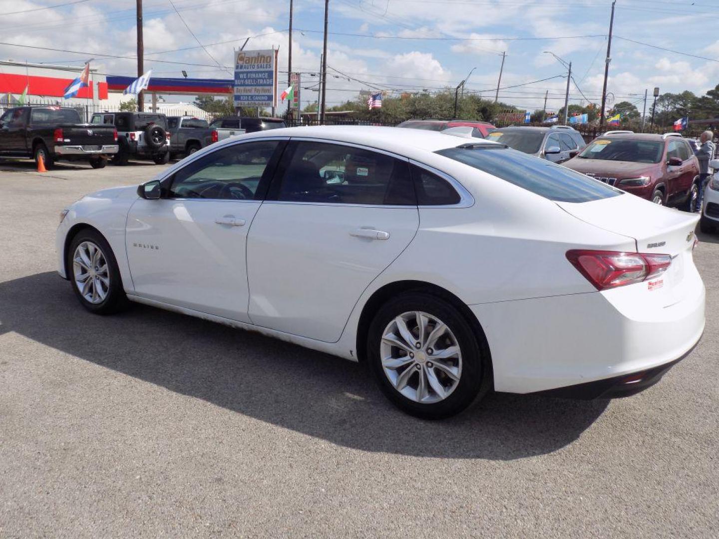 2020 WHITE CHEVROLET MALIBU LT (1G1ZD5ST9LF) with an 1.5L engine, Continuously Variable transmission, located at 830 E. Canino Rd., Houston, TX, 77037, (281) 405-0440, 38.358219, -81.729942 - Photo#4