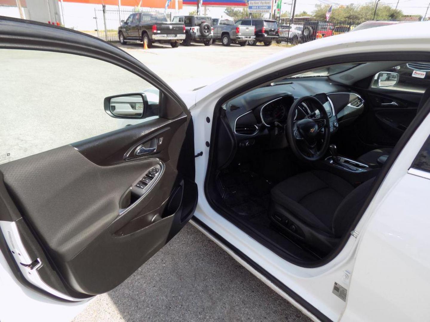 2020 WHITE CHEVROLET MALIBU LT (1G1ZD5ST9LF) with an 1.5L engine, Continuously Variable transmission, located at 830 E. Canino Rd., Houston, TX, 77037, (281) 405-0440, 38.358219, -81.729942 - Photo#9