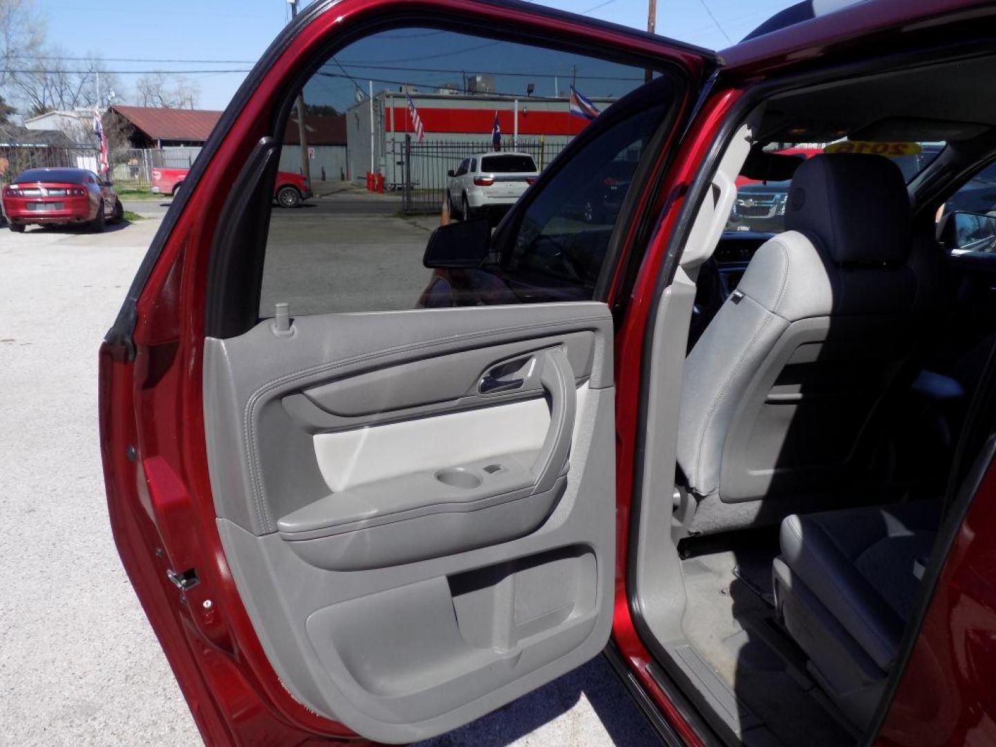 2016 RED GMC ACADIA SLE (1GKKRNED1GJ) with an 3.6L engine, Automatic transmission, located at 830 E. Canino Rd., Houston, TX, 77037, (281) 405-0440, 38.358219, -81.729942 - Photo#12