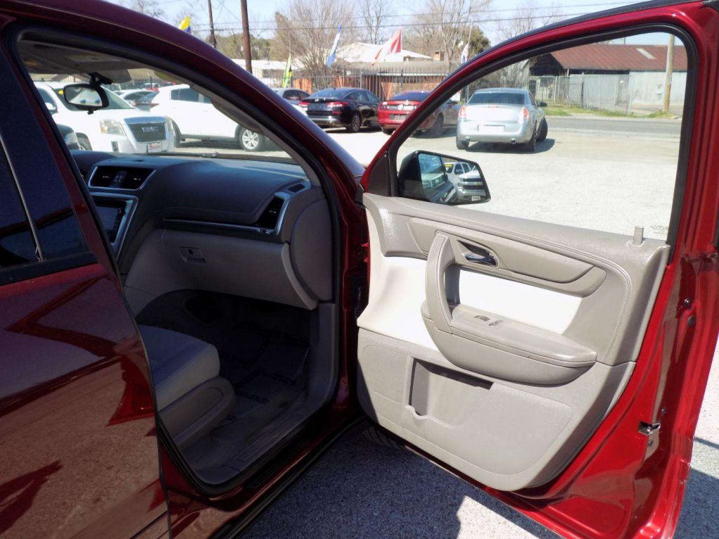 2016 RED GMC ACADIA SLE (1GKKRNED1GJ) with an 3.6L engine, Automatic transmission, located at 830 E. Canino Rd., Houston, TX, 77037, (281) 405-0440, 38.358219, -81.729942 - Photo#17