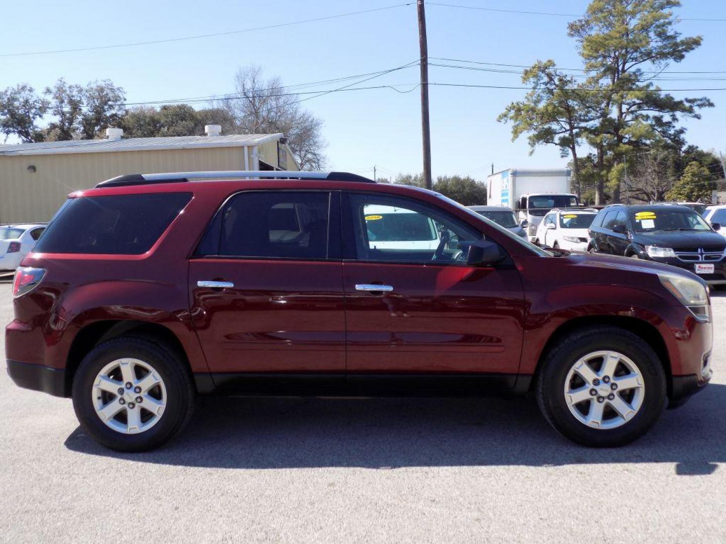 2016 RED GMC ACADIA SLE (1GKKRNED1GJ) with an 3.6L engine, Automatic transmission, located at 830 E. Canino Rd., Houston, TX, 77037, (281) 405-0440, 38.358219, -81.729942 - Photo#24