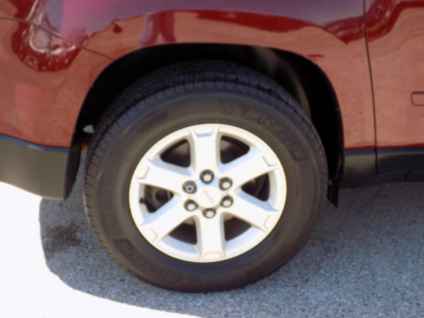 2016 RED GMC ACADIA SLE (1GKKRNED1GJ) with an 3.6L engine, Automatic transmission, located at 830 E. Canino Rd., Houston, TX, 77037, (281) 405-0440, 38.358219, -81.729942 - Photo#3