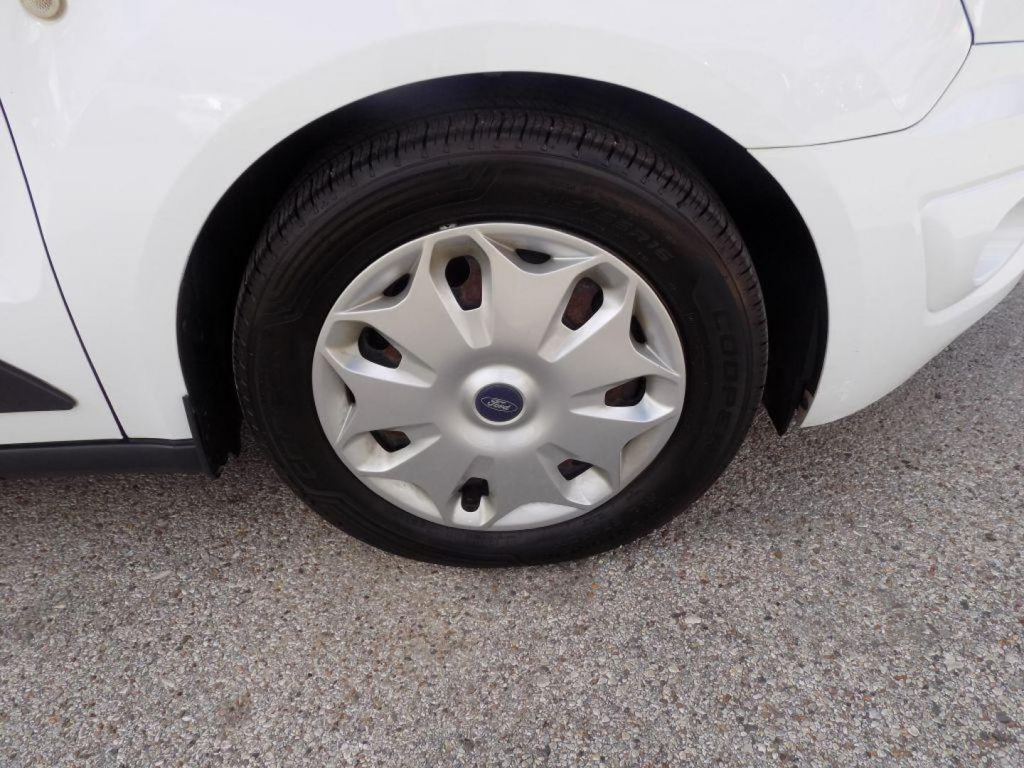 2016 WHITE FORD TRANSIT CONNECT XLT (NM0LS7F73G1) with an 2.5L engine, Automatic transmission, located at 830 E. Canino Rd., Houston, TX, 77037, (281) 405-0440, 38.358219, -81.729942 - Photo#9
