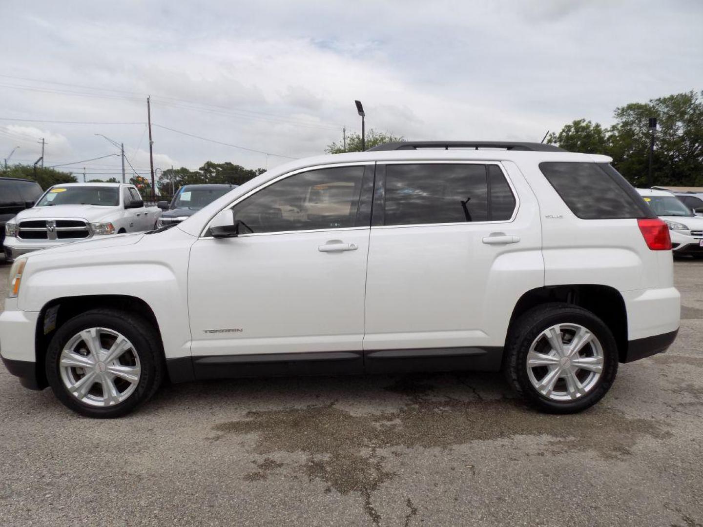 2017 WHITE GMC TERRAIN SLE (2GKALNEK9H6) with an 2.4L engine, Automatic transmission, located at 830 E. Canino Rd., Houston, TX, 77037, (281) 405-0440, 38.358219, -81.729942 - Photo#2
