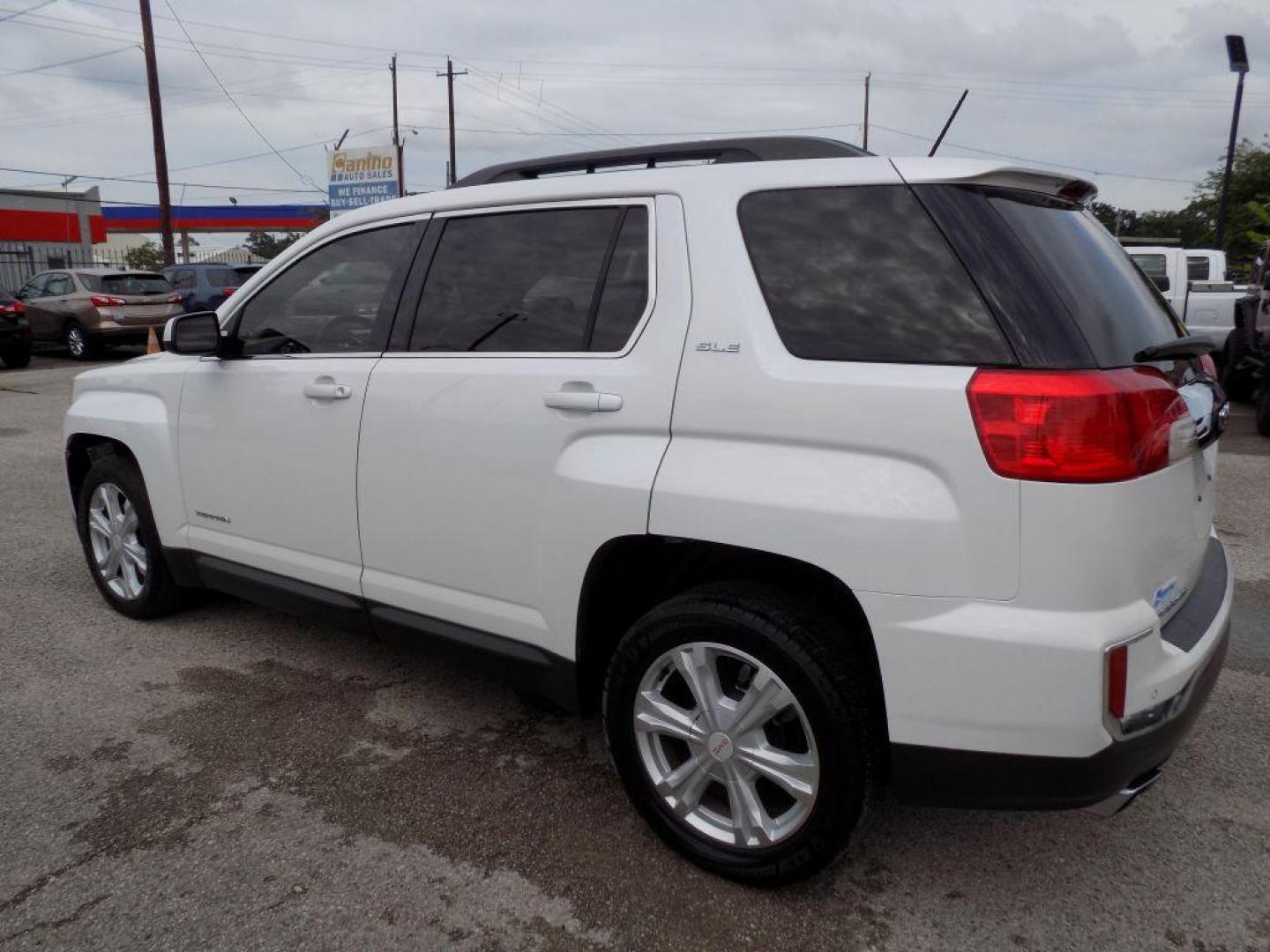 2017 WHITE GMC TERRAIN SLE (2GKALNEK9H6) with an 2.4L engine, Automatic transmission, located at 830 E. Canino Rd., Houston, TX, 77037, (281) 405-0440, 38.358219, -81.729942 - Photo#3