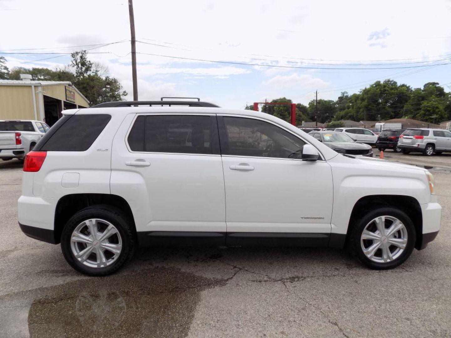 2017 WHITE GMC TERRAIN SLE (2GKALNEK9H6) with an 2.4L engine, Automatic transmission, located at 830 E. Canino Rd., Houston, TX, 77037, (281) 405-0440, 38.358219, -81.729942 - Photo#6