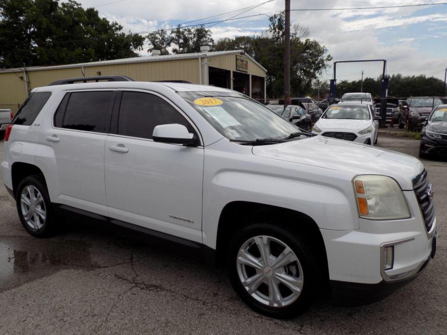 2017 WHITE GMC TERRAIN SLE (2GKALNEK9H6) with an 2.4L engine, Automatic transmission, located at 830 E. Canino Rd., Houston, TX, 77037, (281) 405-0440, 38.358219, -81.729942 - Photo#7