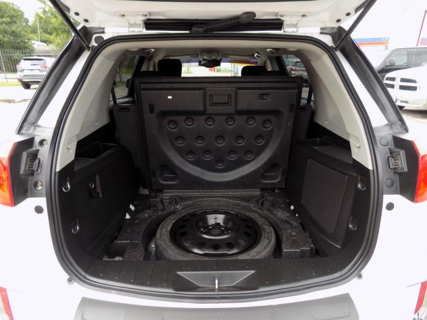 2017 WHITE GMC TERRAIN SLE (2GKALNEK9H6) with an 2.4L engine, Automatic transmission, located at 830 E. Canino Rd., Houston, TX, 77037, (281) 405-0440, 38.358219, -81.729942 - Photo#13